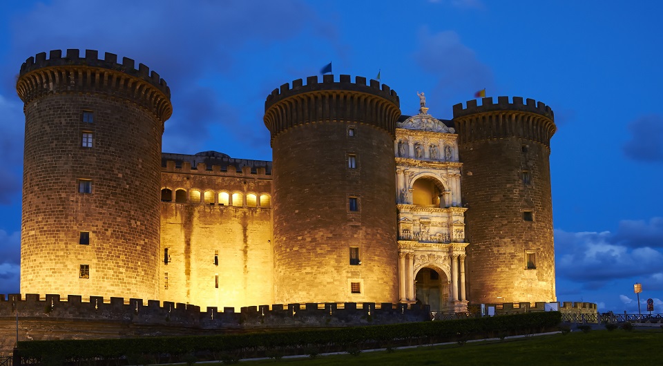 castelli di napoli: il castel nuovo o maschio angioino
