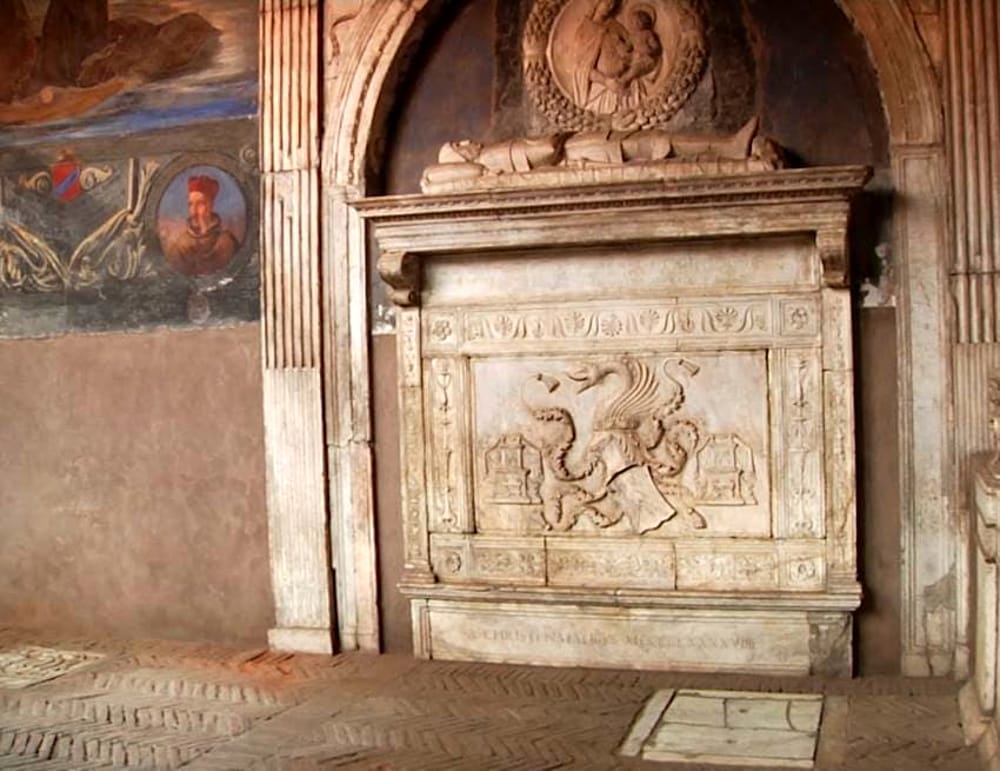 La tomba di Dracula nel Complesso di Santa Maria La Nova a Napoli