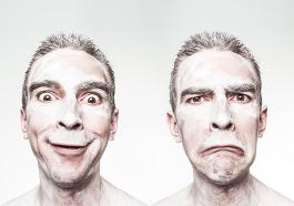 persona che parla molto