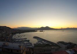 mare calmo golfo di Napoli