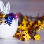 uova di cioccolato pasquali decorate a mano