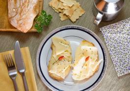 piatto tipico napoletano con formaggio