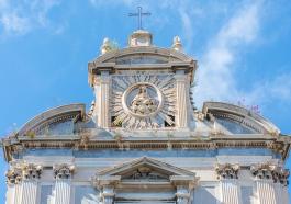 facciata barocca chiesa Napoli