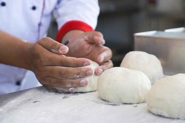 preparazione torta fatta in casa